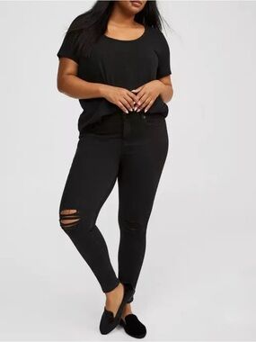 Torrid Bombshell Premium Stretch Distressed Knee Black Wash Skinny Jean Size 14S